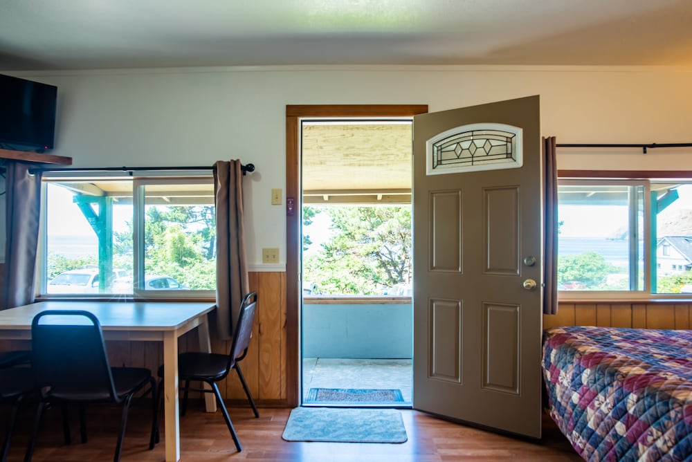 Two Bedroom Cabin, Kitchen, Ocean View photo 1