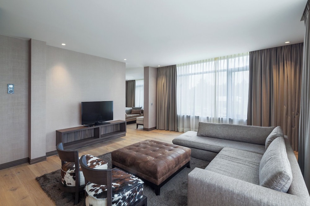 Executive Suite photo 2