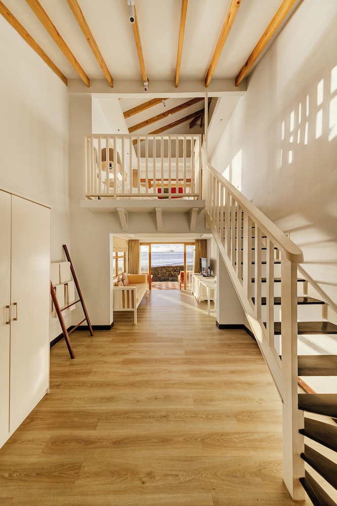 Bungalow, Garden Area