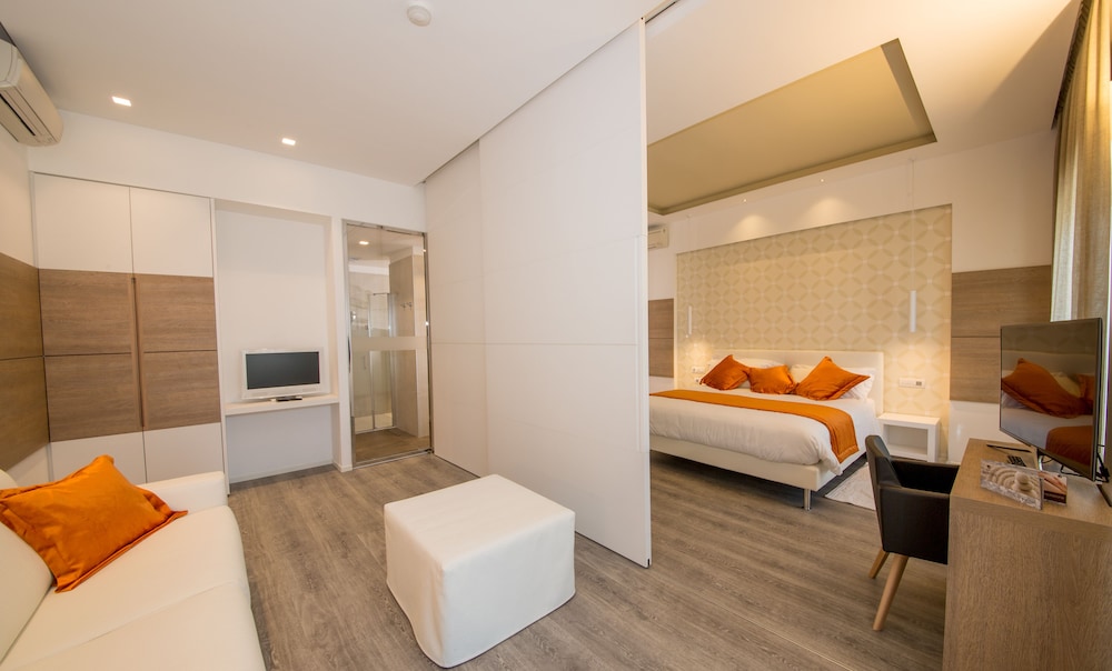 Design Suite, 1 Bedroom, Sea View (Beach access included) photo 1