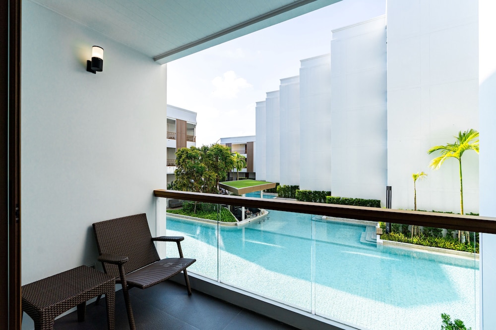Deluxe Double Room, Pool View - Photo 3
