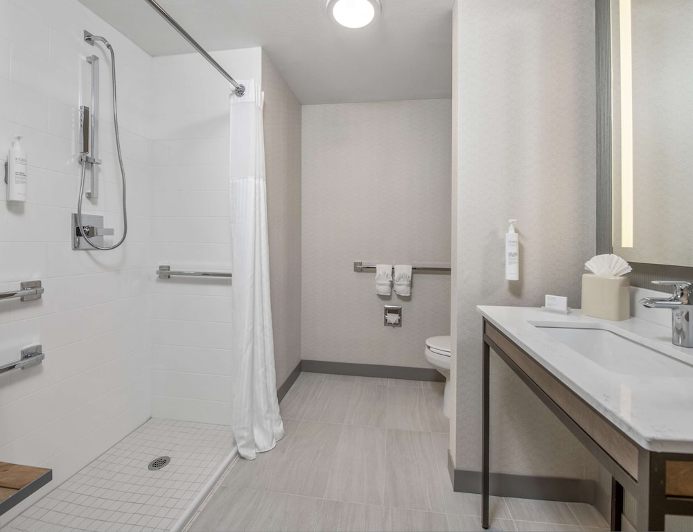 Room, Accessible photo 3