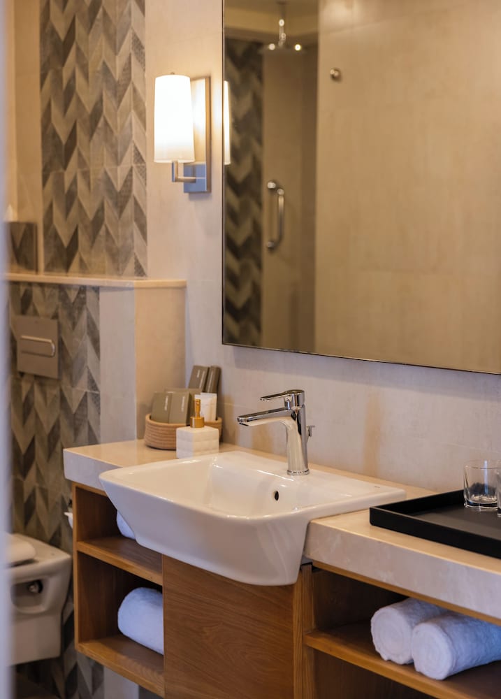 Astor Suite - City View photo 2