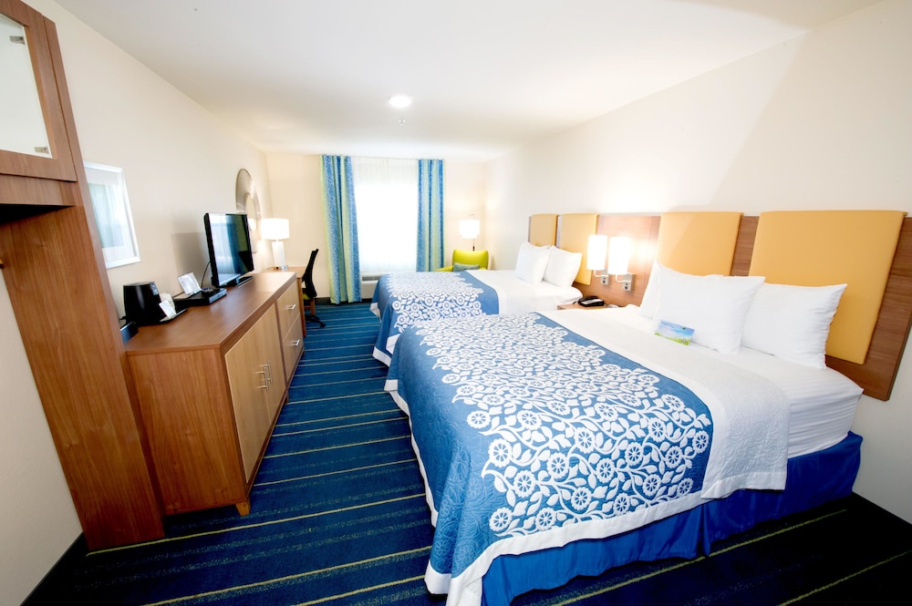 Standard Room, 2 Queen Beds - Photo 1