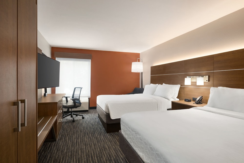 Standard Room, 2 Queen Beds - Photo 3