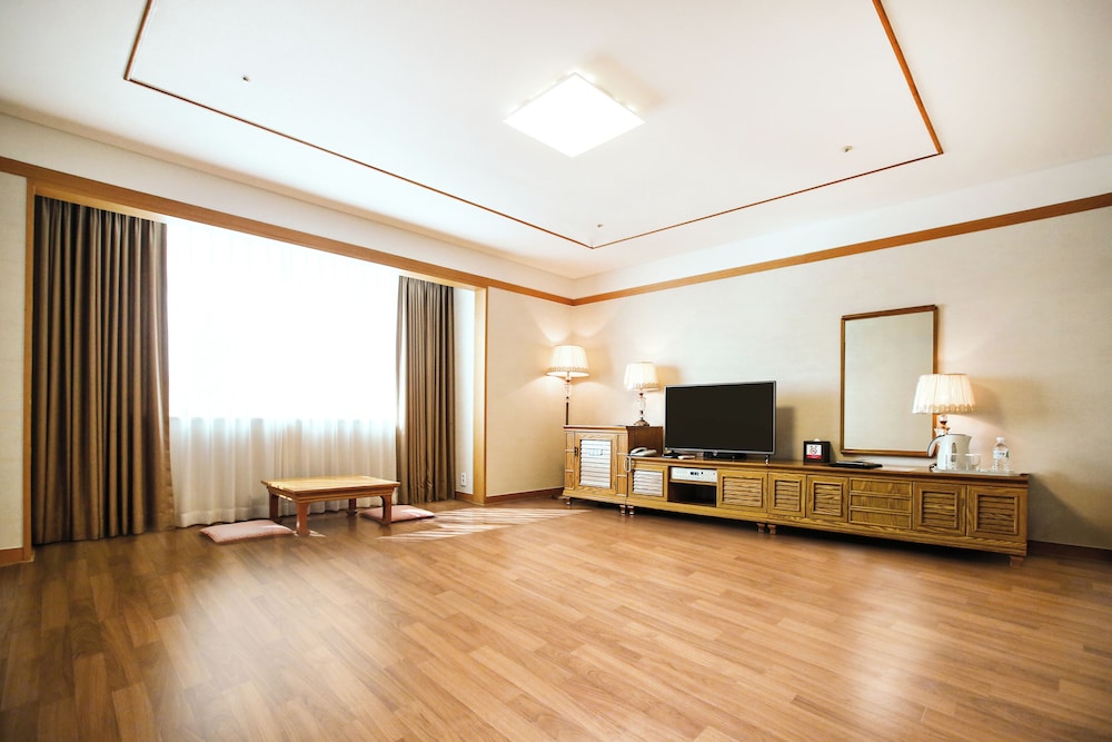 Family Room photo 1