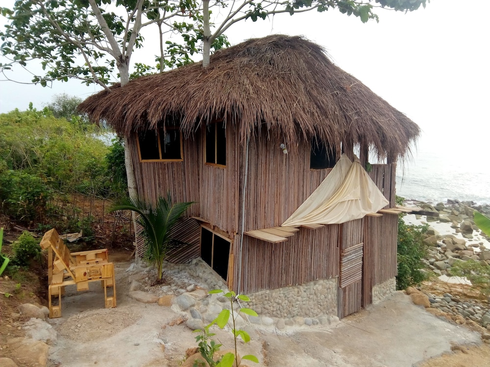 Traditional Tree House, 2 Bedrooms, Ocean View, Oceanfront photo 2