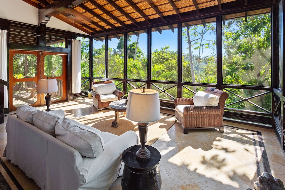 Luxury Tree House, 1 King Bed, Valley View photo 3