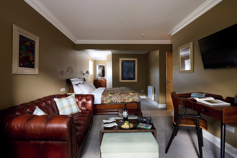Junior Suite, 1 King Bed, Private Bathroom