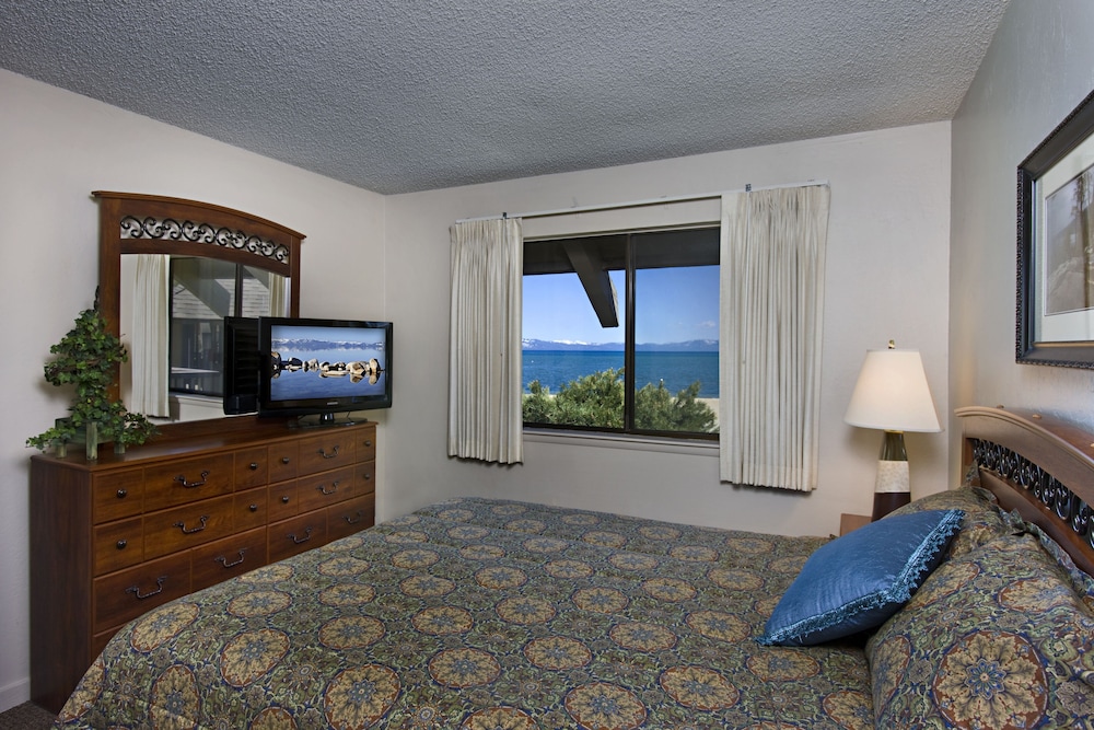 Condo, 1 Bedroom, Lake View - Photo 4