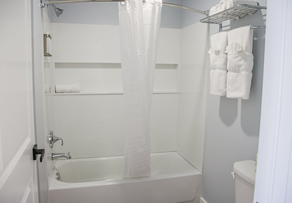 Double Room, 2 Queen Beds, Non Smoking, Refrigerator & Microwave photo 3