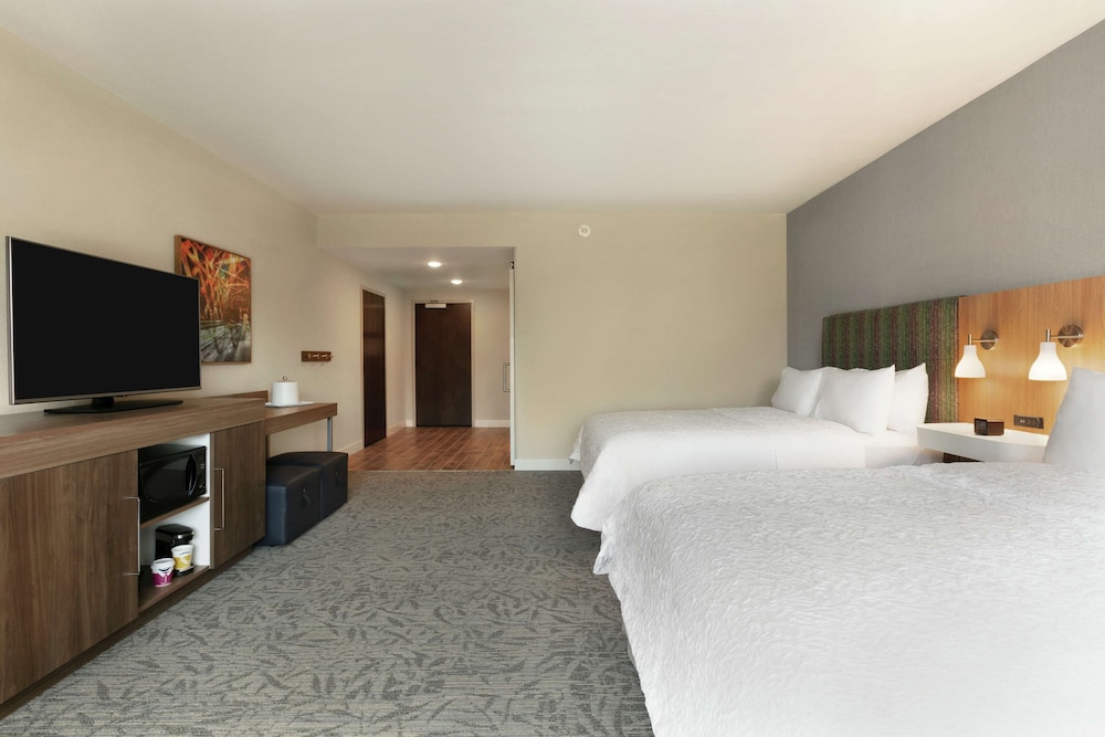 Room, 2 Queen Beds, Accessible, Bathtub photo 3