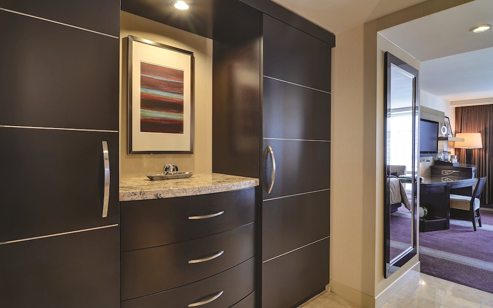 Deluxe Two Queen Accessible Room