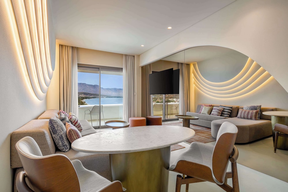Deluxe Suite, 1 King Bed, Sea View - Photo 8