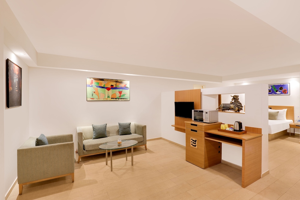 Executive Suite - Photo 4