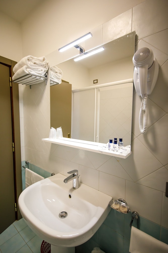 Superior Double or Twin Room, Lake View - Photo 6