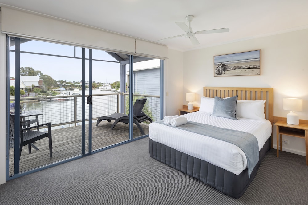 1 Bedroom Waterfront