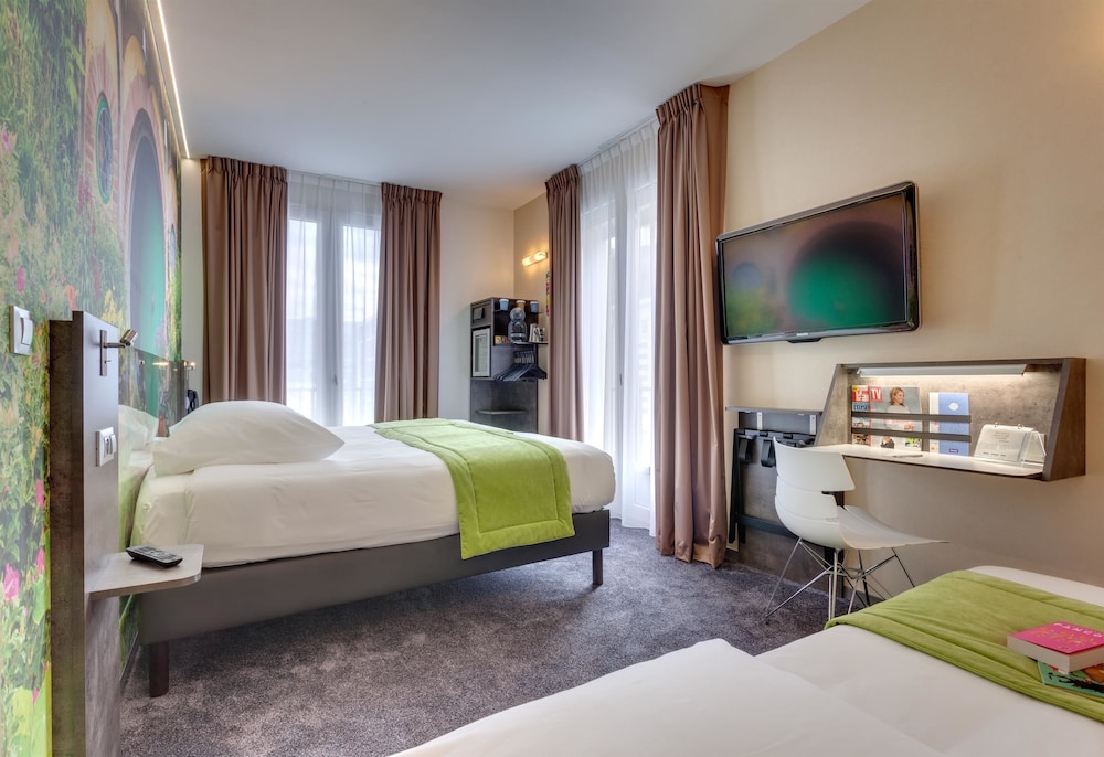 Superior room 1 double bed and 1 single bed - Photo 2