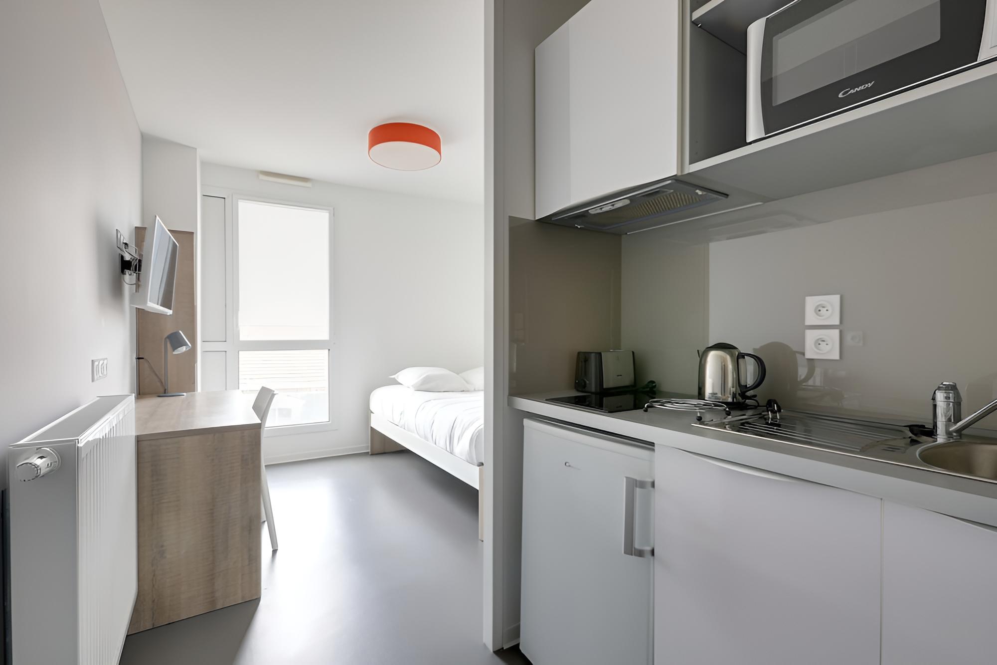 Super Economy Studio (Double Bed)