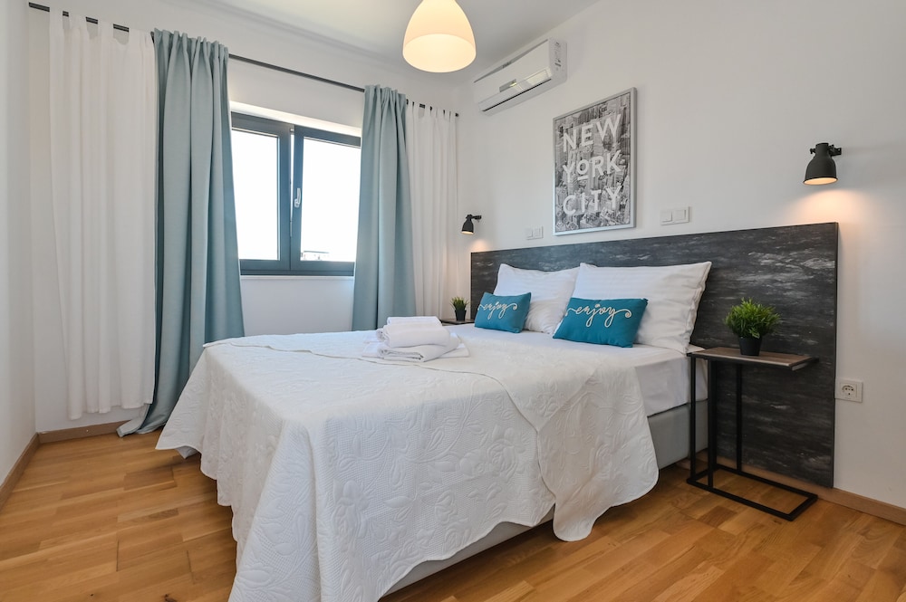 Deluxe Apartment, Pool Access