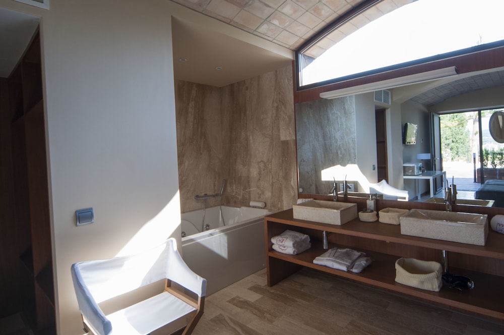 Superior Double Room, Jetted Tub (Bungalow) photo 2
