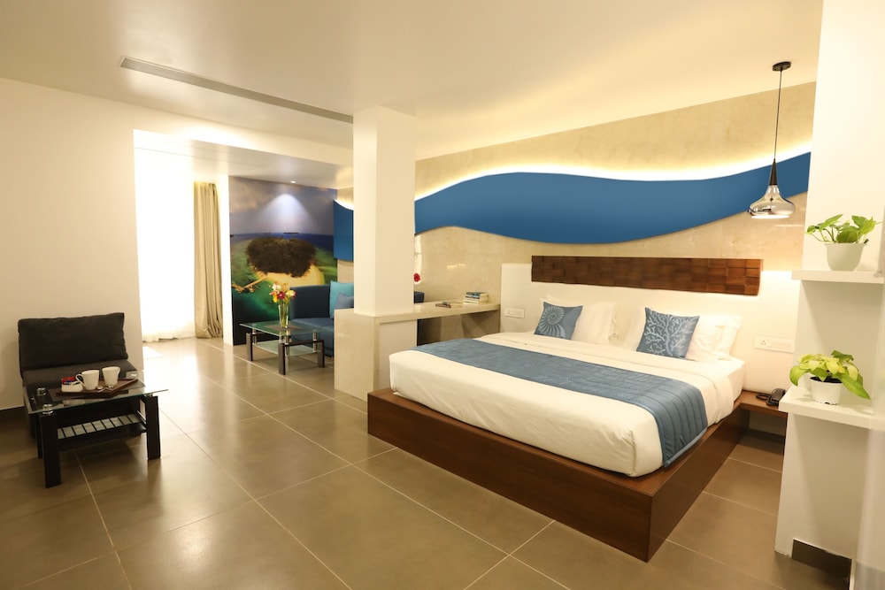 Luxury Room, 1 King Bed photo 1