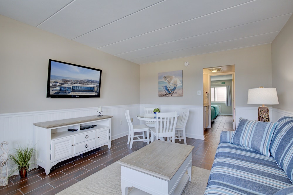 Suite 204 photo 2