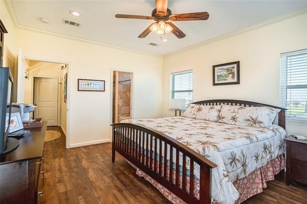 House, 4 Bedrooms photo 2
