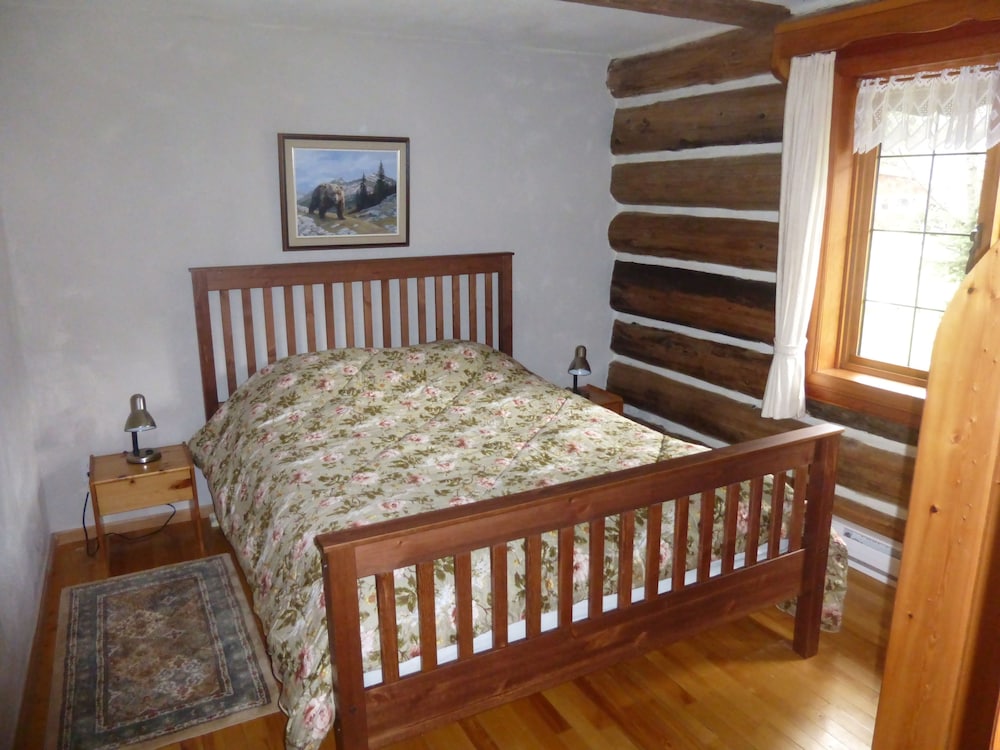 Deluxe Cottage, 1 Bedroom, Mountain View, Courtyard Area photo 2