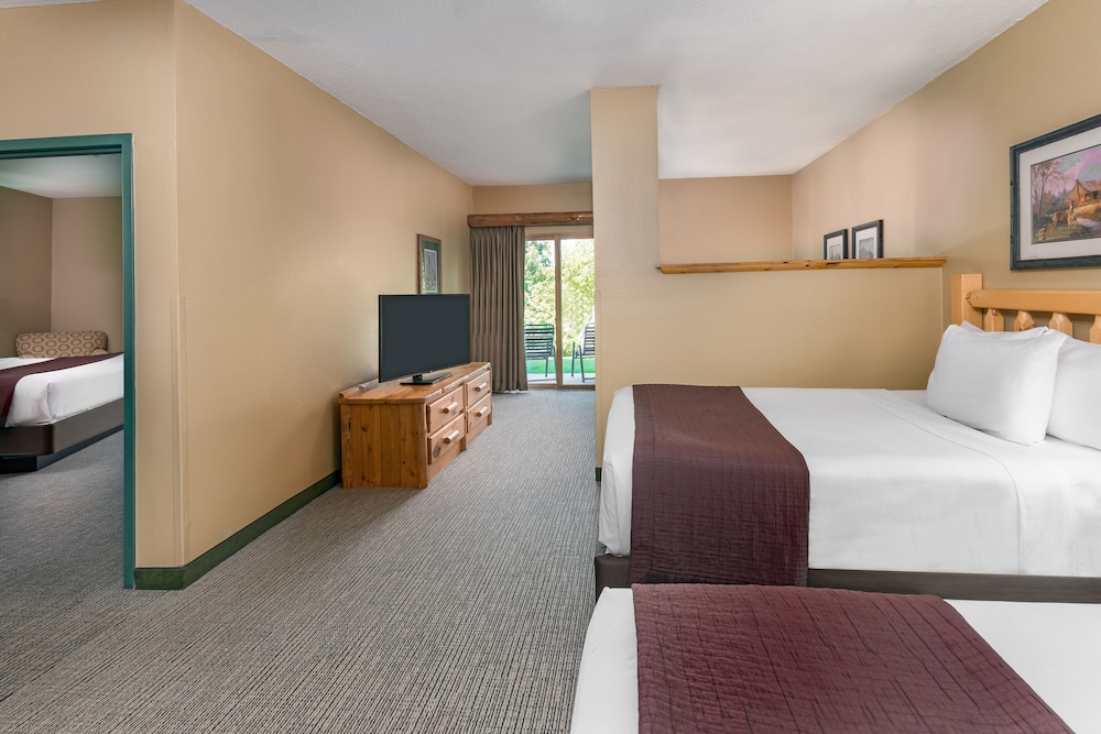 Majestic Bear Suite - Water Park Included
