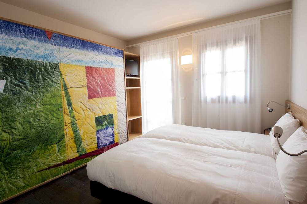 Standard Twin Room photo 1
