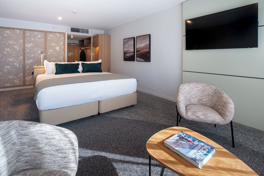 Premium Room, 1 King Bed, Mountain View photo 2