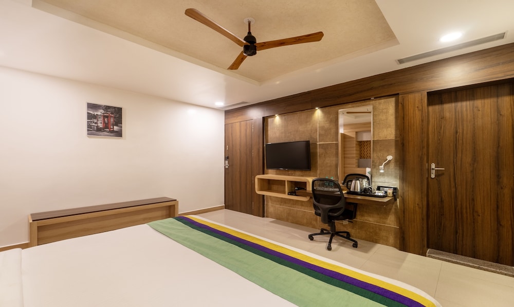 Deluxe Room - Photo 3