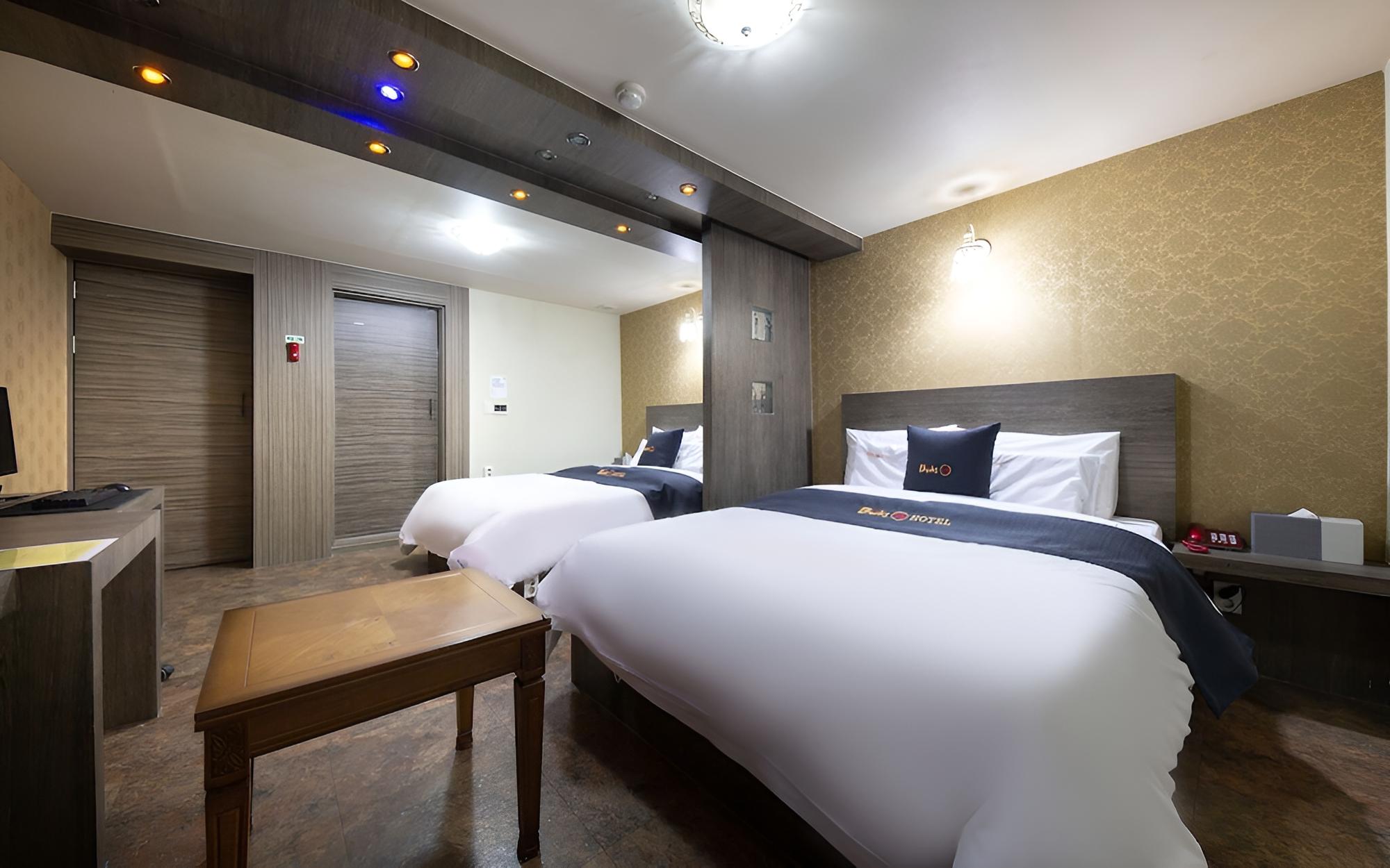 Room (VVIP (Netflix/PUBG PC available for 2) photo 3