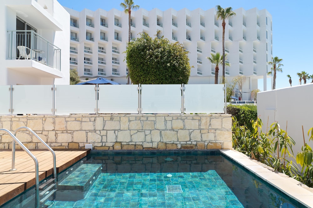 Junior Suite, 1 Queen Bed, Private Pool