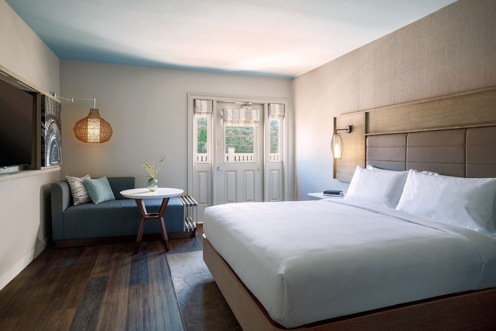 Deluxe Room, 1 King Bed, Terrace - Photo 1