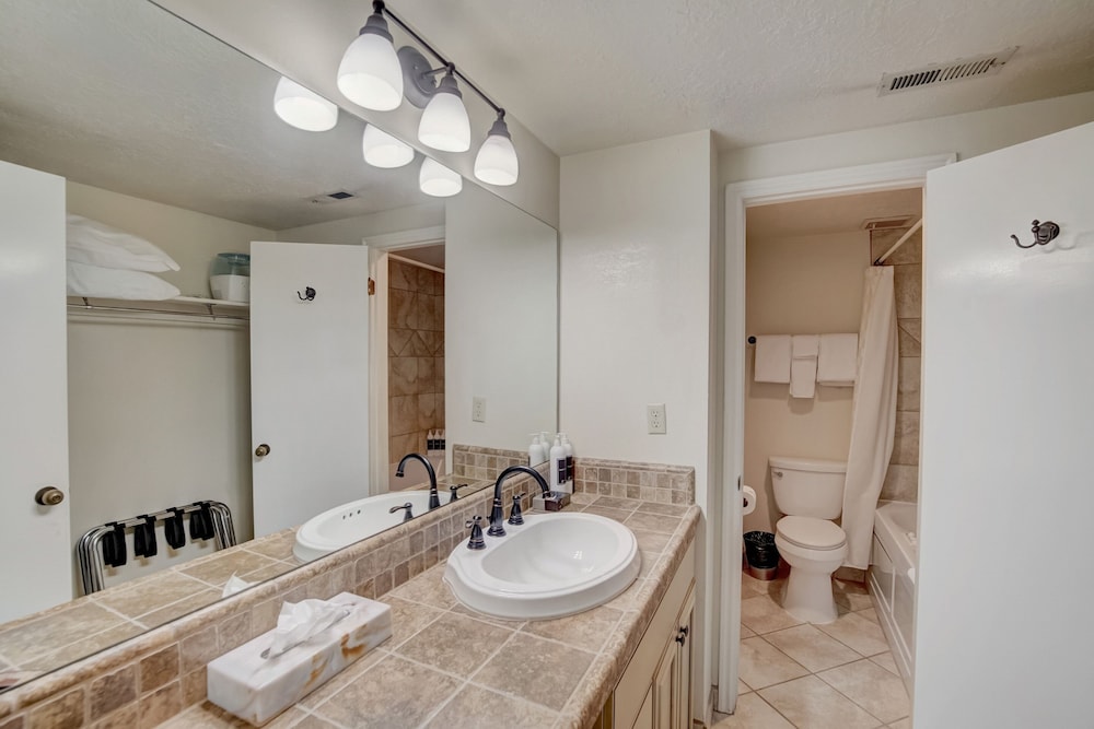 1 Bedroom Condominium - Photo 14
