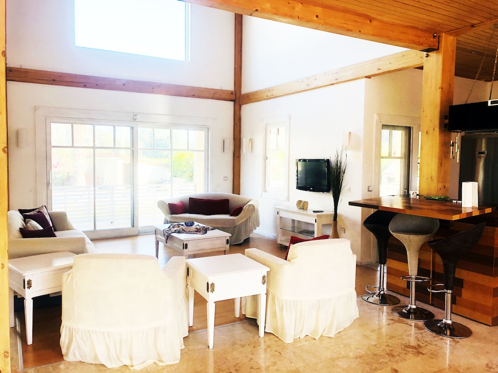 Comfort Villa, 5 Bedrooms, Private Pool photo 1