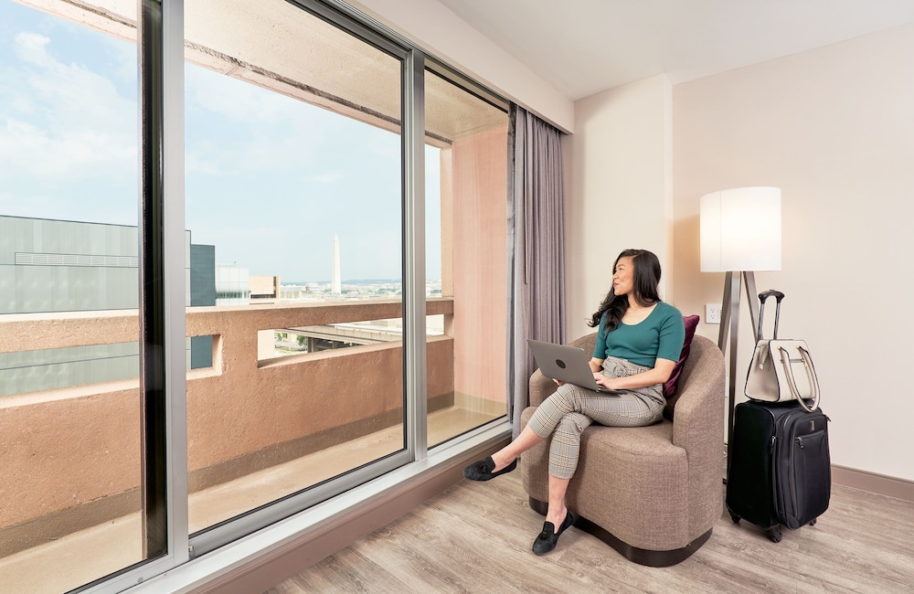 1 King 1 Bedroom Suite - Ambassador
