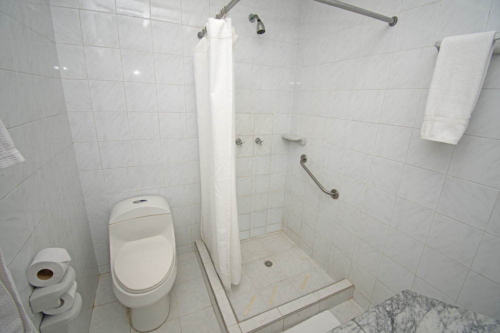 Family Room, Multiple Beds, Non Smoking - Photo 13