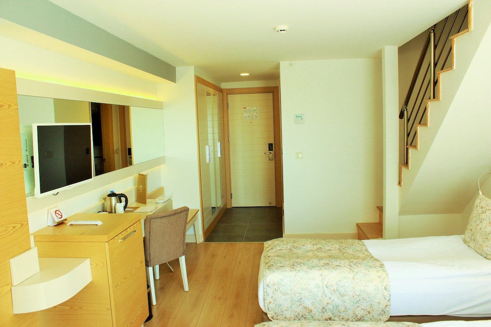 Quadruple Room, Balcony photo 2