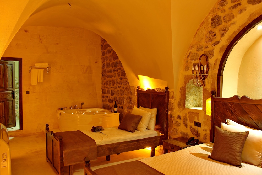 Deluxe Room, Jetted Tub photo 3