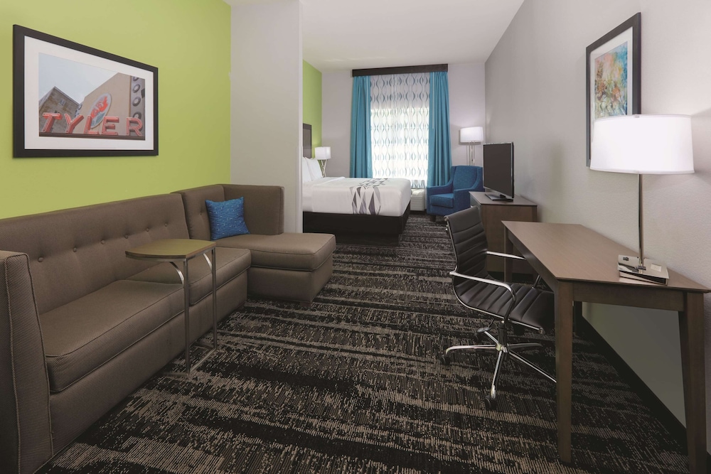 Suite, 1 King Bed, Non Smoking - Photo 1