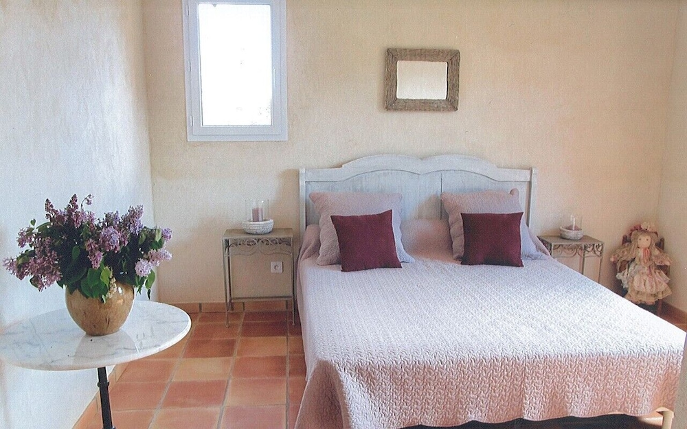 Room (Les Lilas)