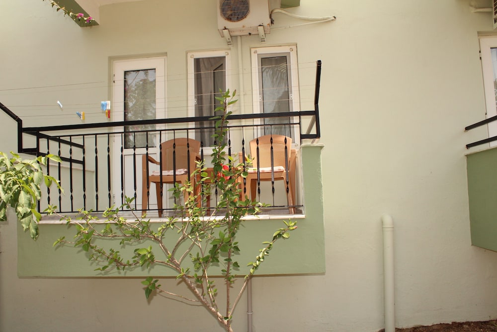Standard Triple Room - Photo 3