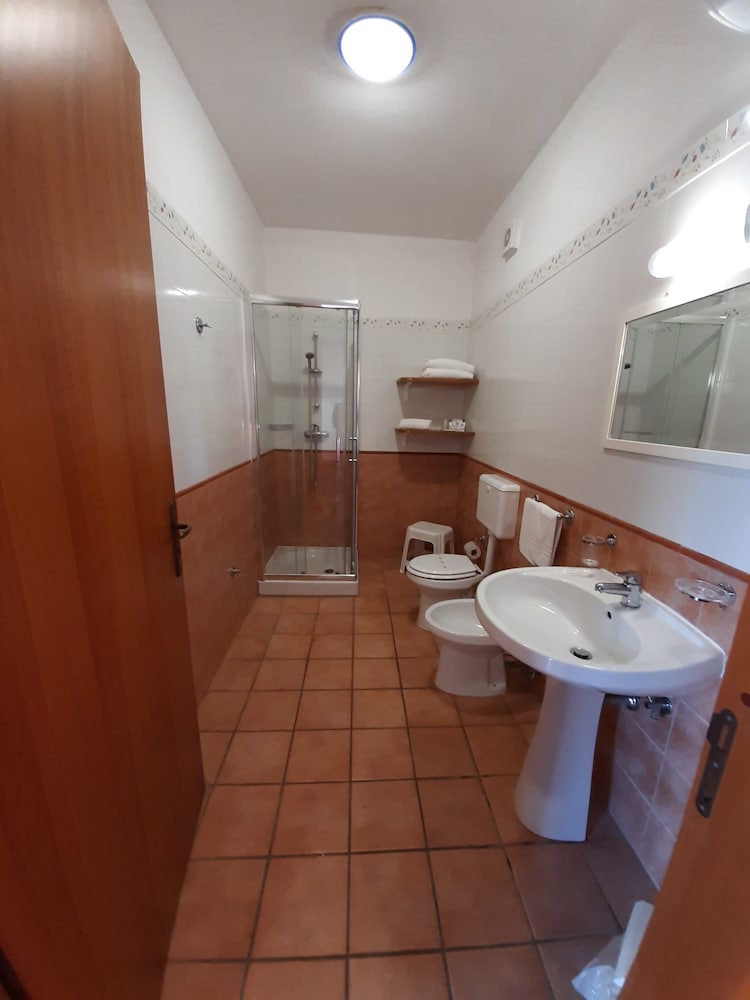 Classic Double Room - Photo 12