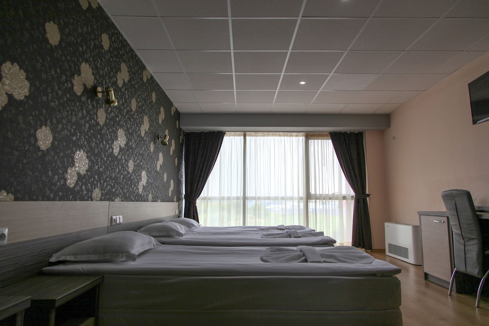 Comfort Triple Room, City View photo 3