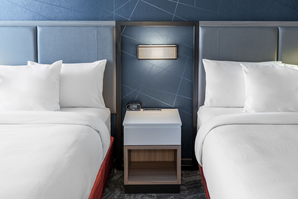 Suite, 2 Queen Beds (Mobility Accessible, Tub) - Photo 2
