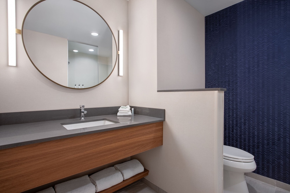 Suite, 1 King Bed with Sofa bed (Mobility Accessible, Tub) photo 2