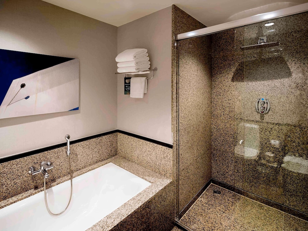 Presidential Suite, 1 King Bed, Club Lounge Access thumbnail 6